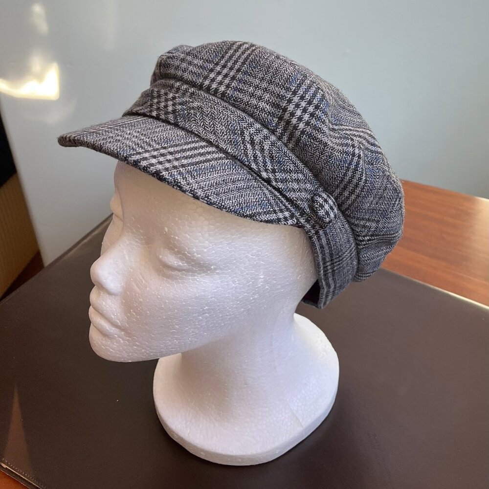 Women cap (beret).